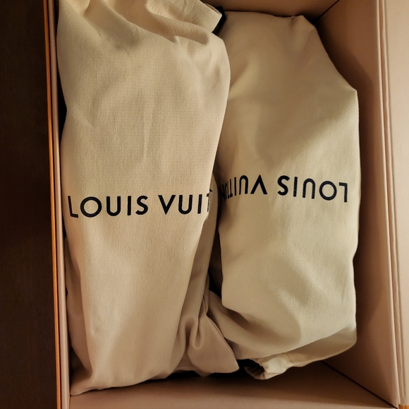 Louis Vuitton blue and white trainer sneaker. Size 8 1/2. NEVER WORN. - Picture 7 of 10